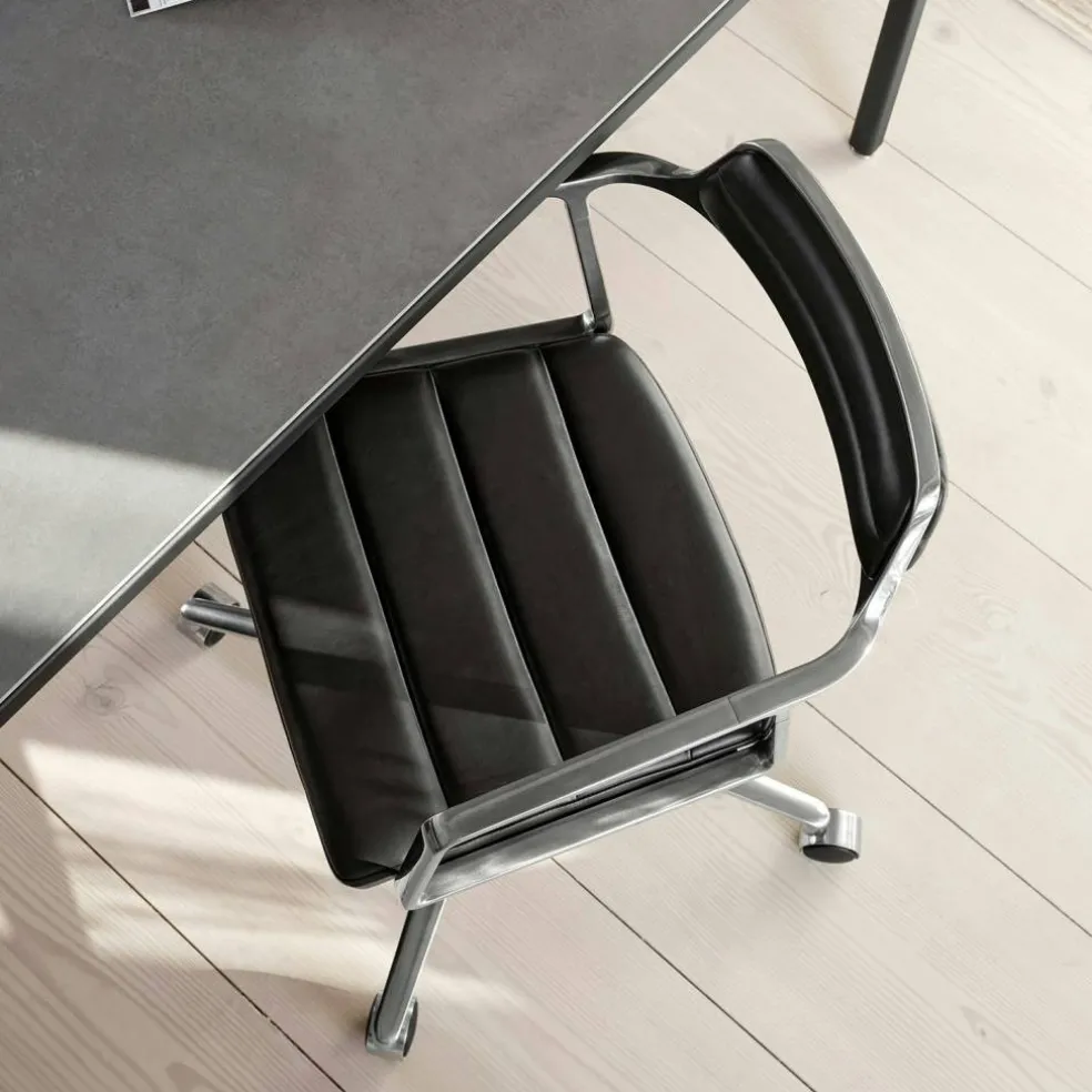 452 Snurrstol Med Fötter, Pulverlackerat Aluminium / Svart Läder