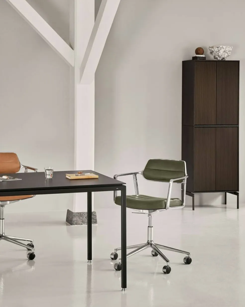 453+ Snurrstol Med Hjul, Polerad Aluminium / Bosco Green Läder