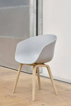 ACC 22 2.0 Karmstol, Lackerad Ek / Concrete Grey