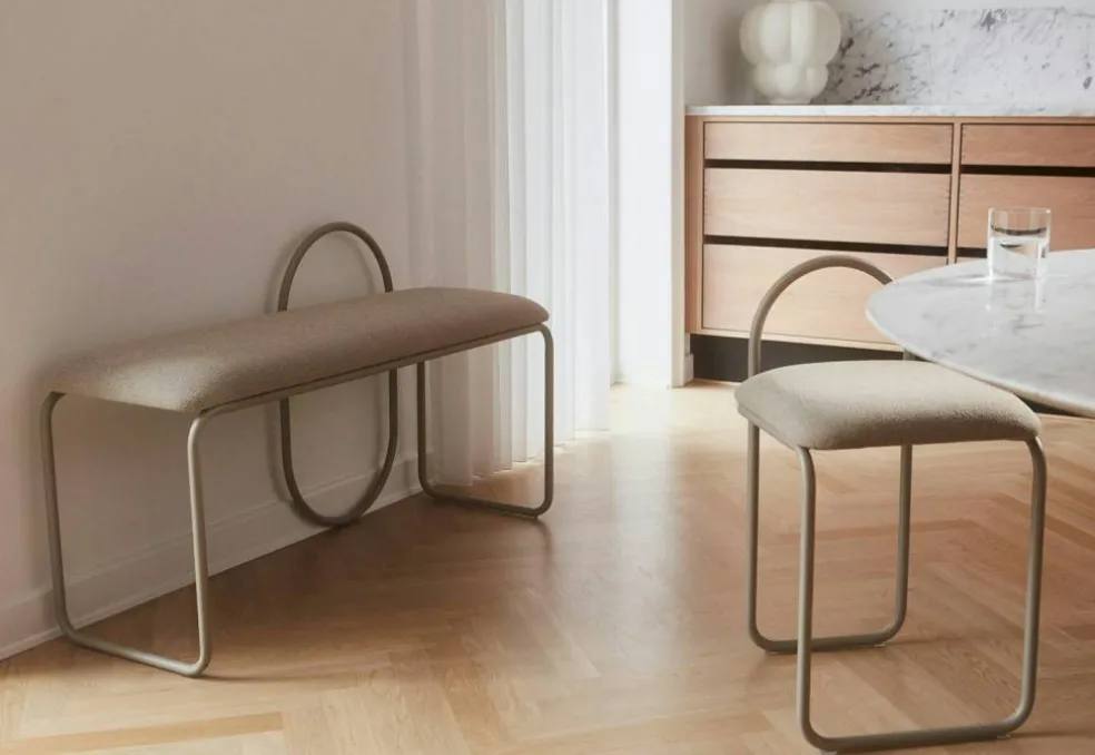 Angui Bänk, Taupe