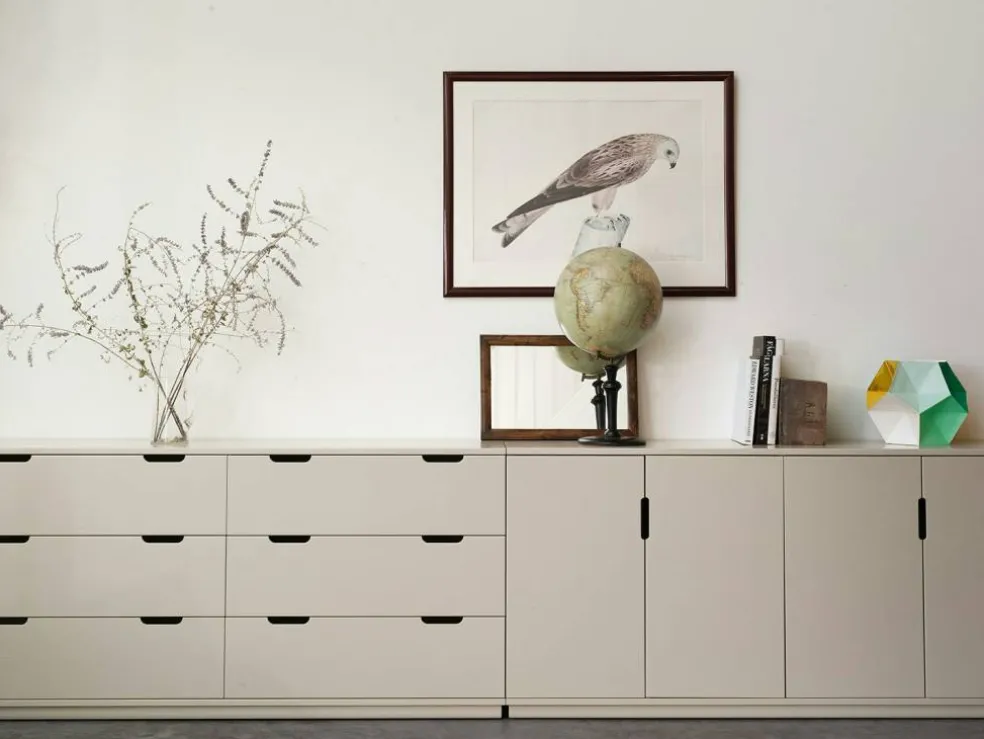 Aoko Skänk, Beige
