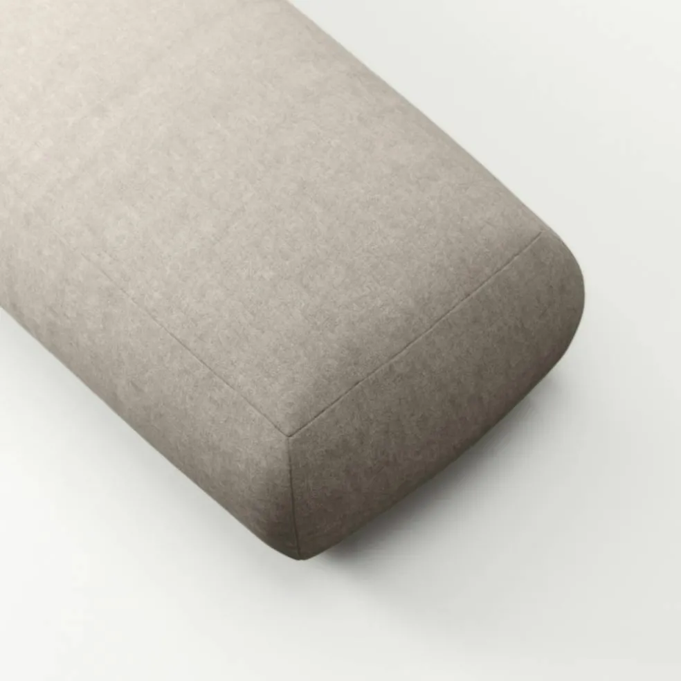 Atelier Fotpall 113 cm Micro Chenille, Sandshell Beige