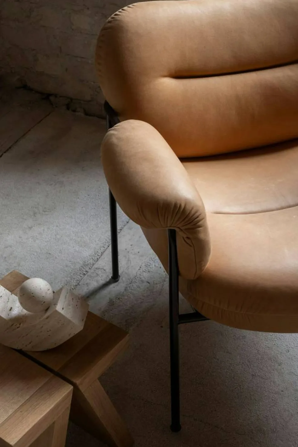Bollo Loungestol, Svarta Ben / Skinn Vintage Cognac
