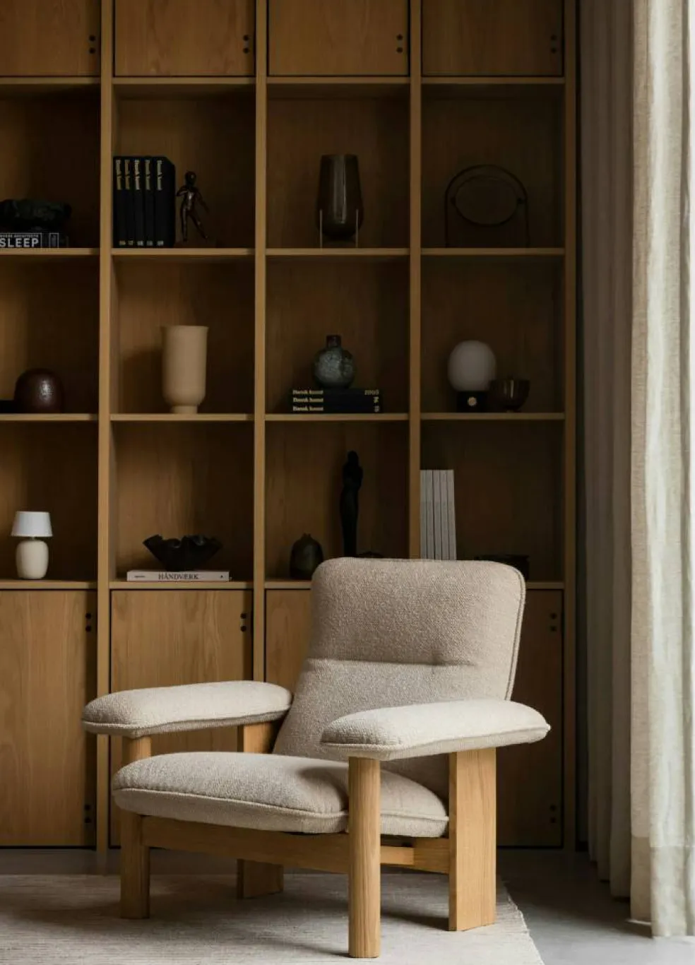 Brasilia Fåtölj Med Ottoman Naturlig Ek, Bouclé 02 Beige