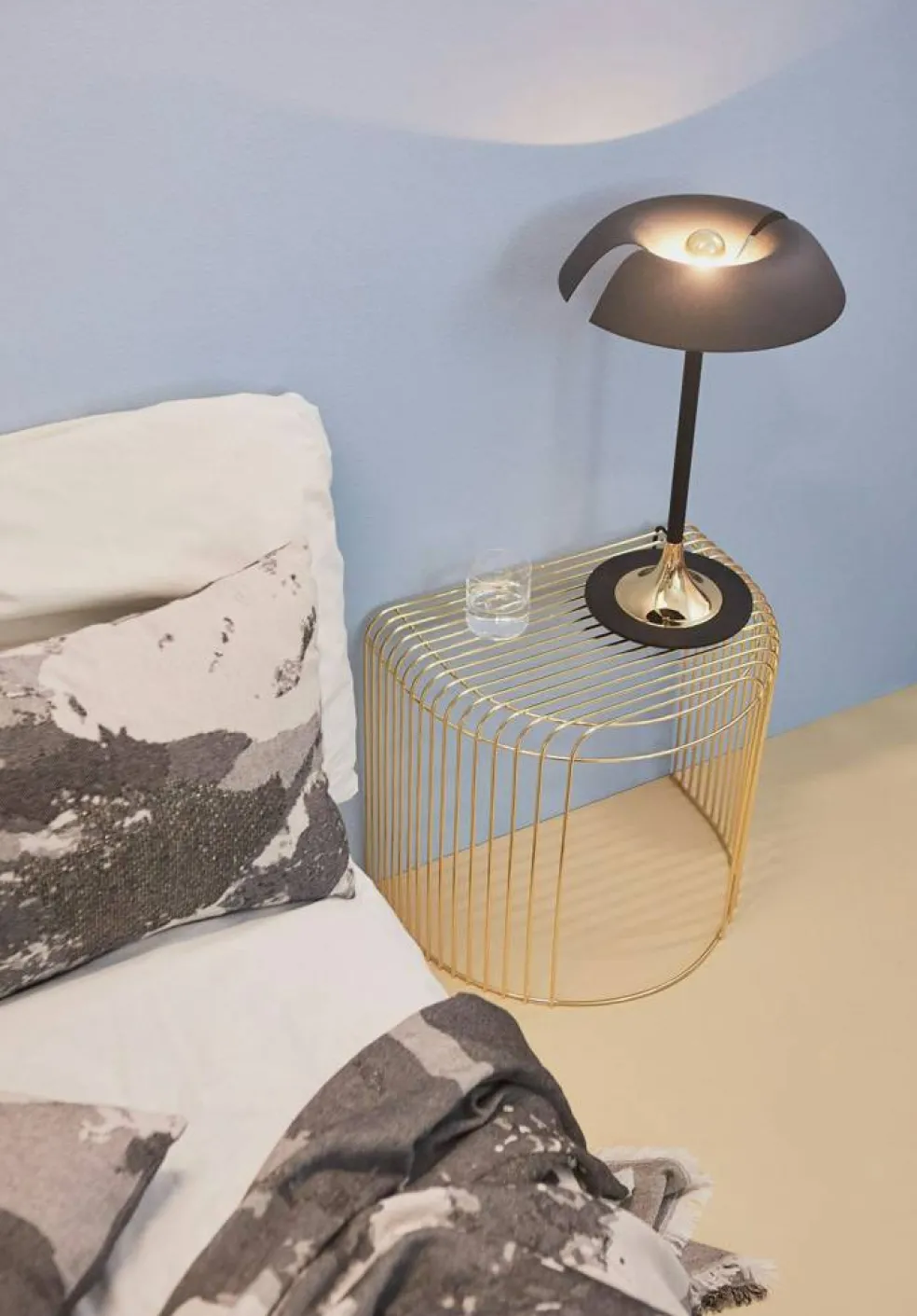 Curva Sidobord Mässingpläterat Stål, Guld