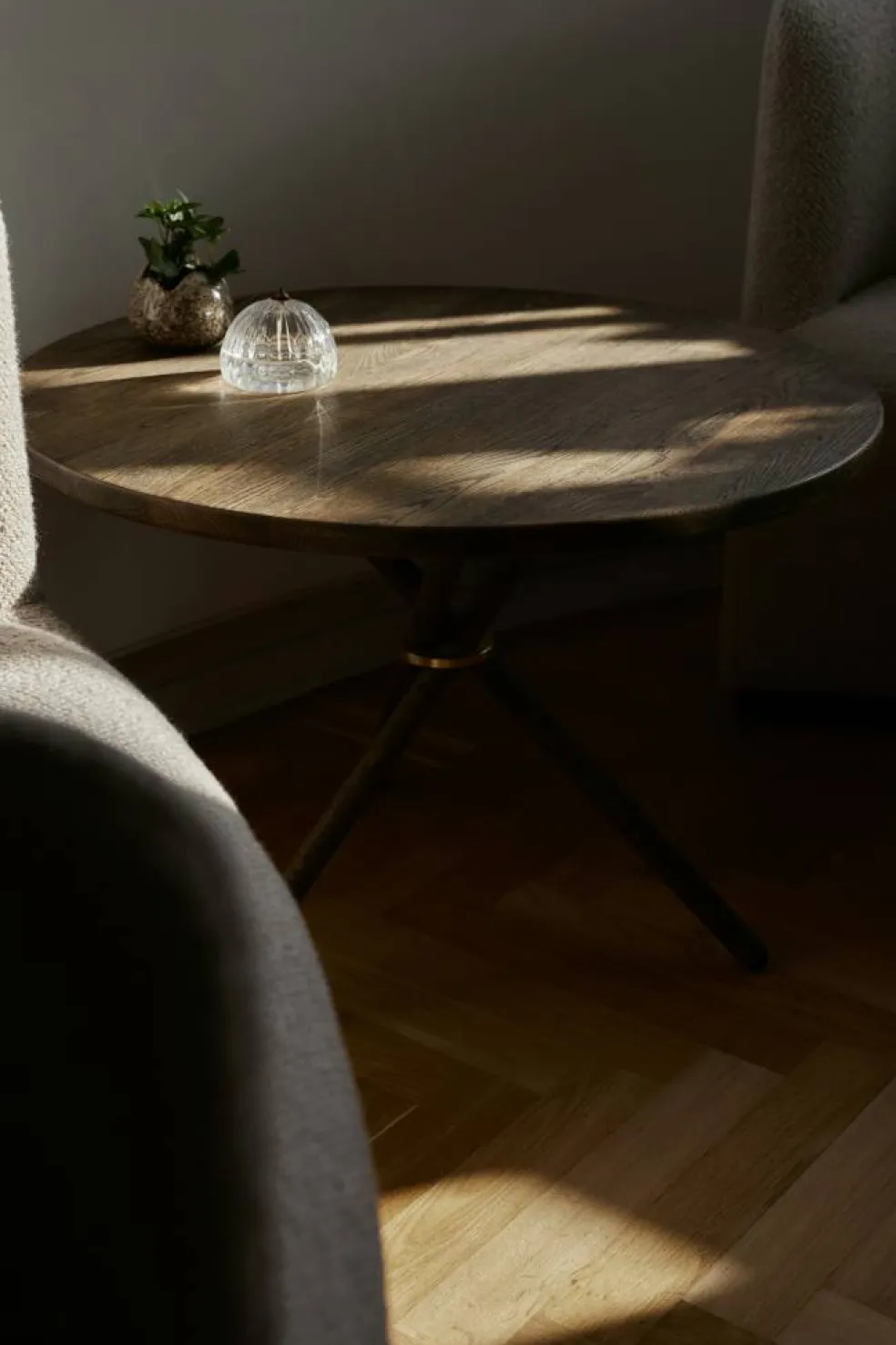 Daphne Soffbord 65 cm, Mörk Ek