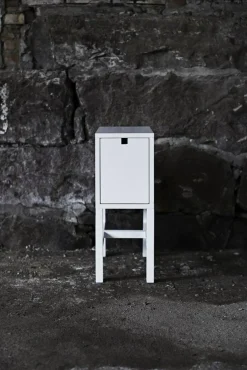 Falsterbo Sängbord Lågt, Vitlack