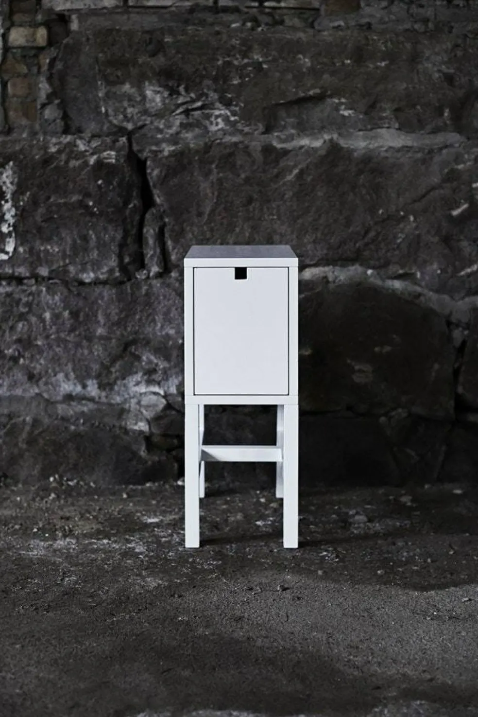 Falsterbo Sängbord Lågt, Vitlack