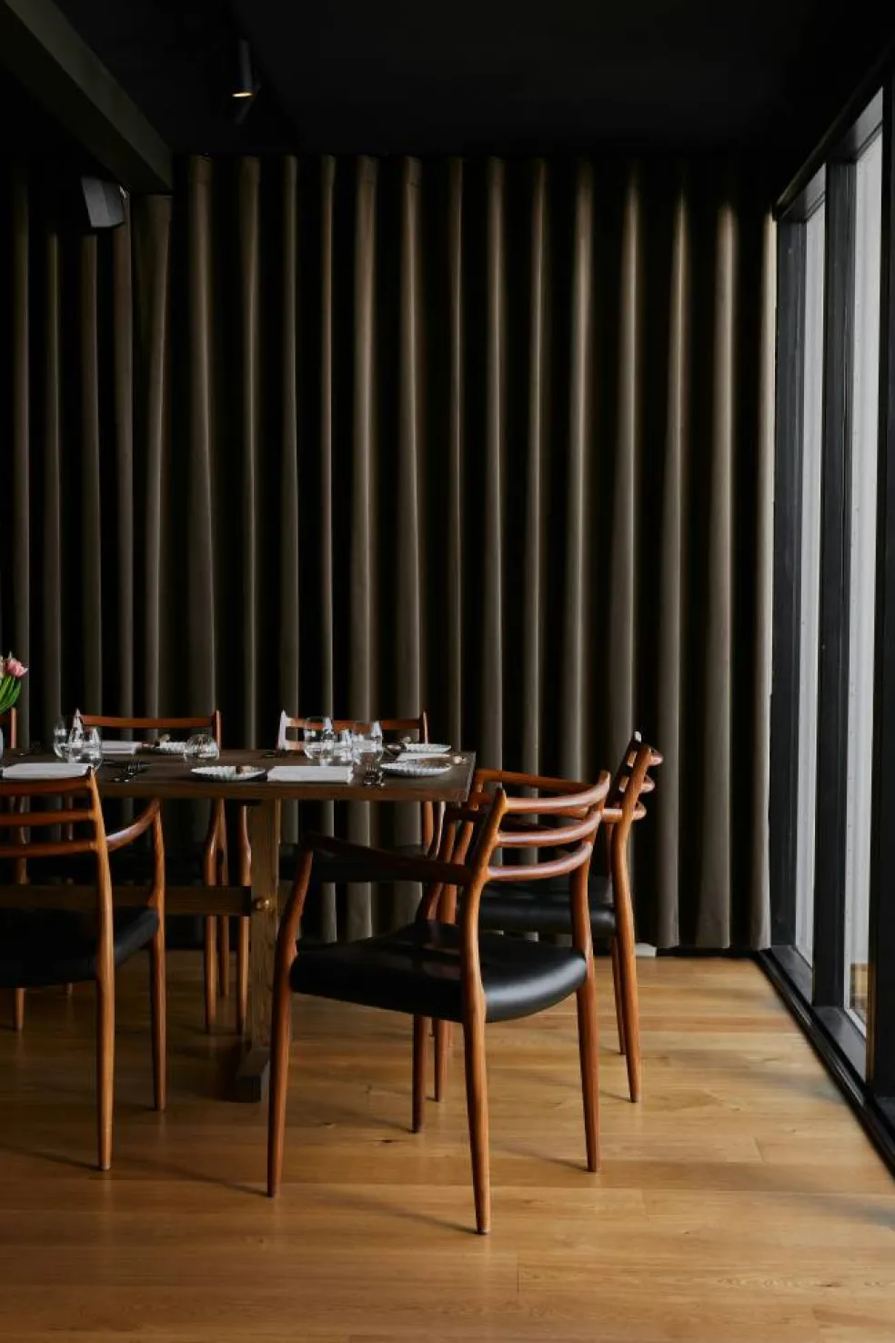 Gaspard 180 Matbord, Mörk Ek