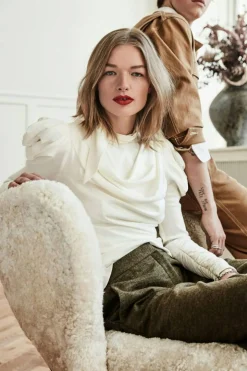 Lilla Petra VB1 Loungestol, Fårskinn Moonlight / Oljad Ek