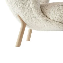 Lilla Petra VB1 Loungestol, Fårskinn Moonlight / Oljad Ek