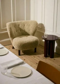 Little Petra VB1 Loungestol, Fårskinn Moonlight / Valnöt