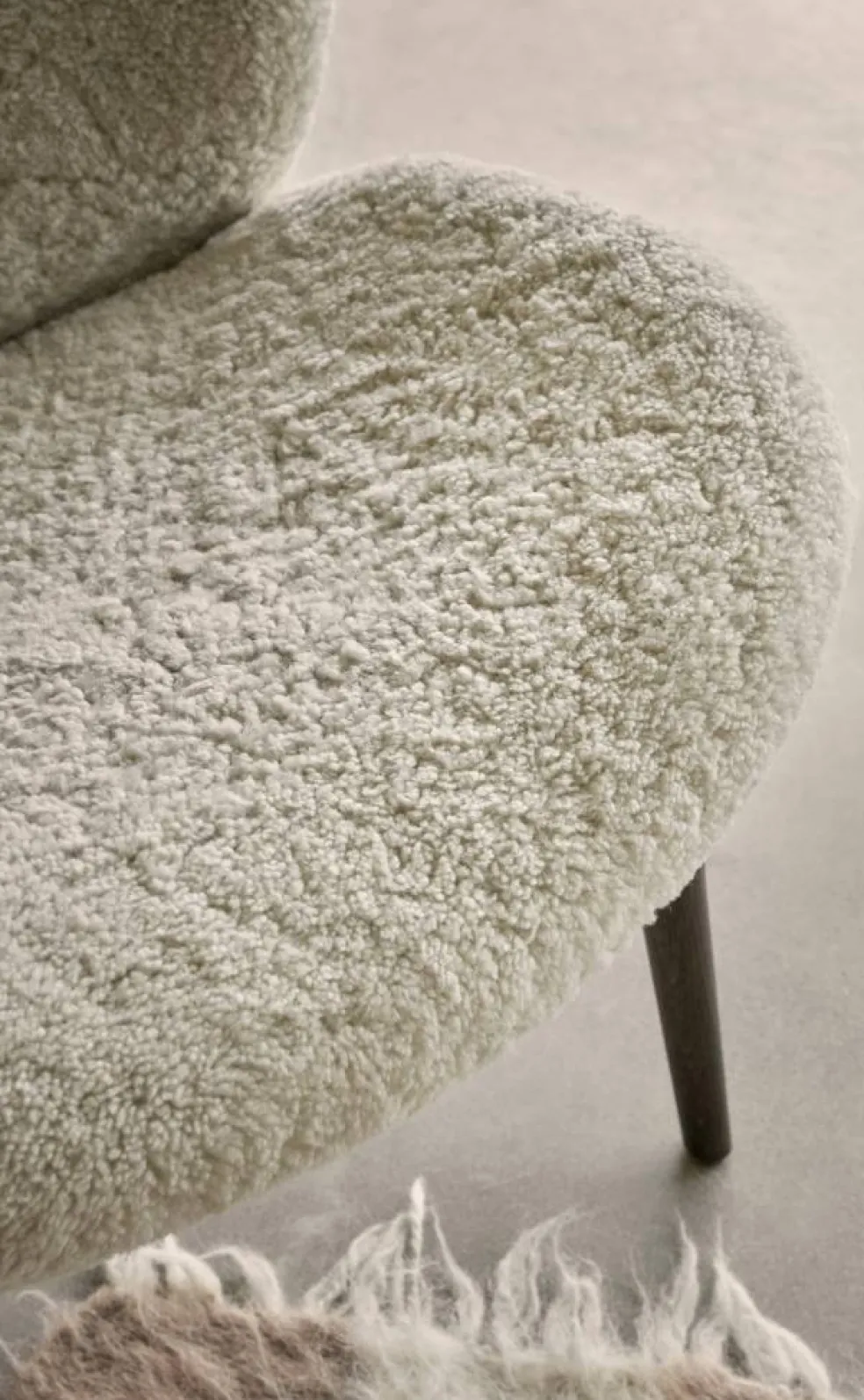 Lodge Fåtölj Låg Rygg, Mörk Ek / Curly 09 Off-White