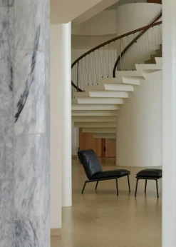 Muno LN20 Fotpall, Warm Black / Svart Läder