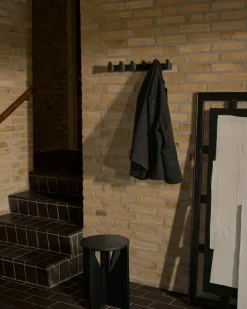 Simple Pall, Svartlackerad Ek