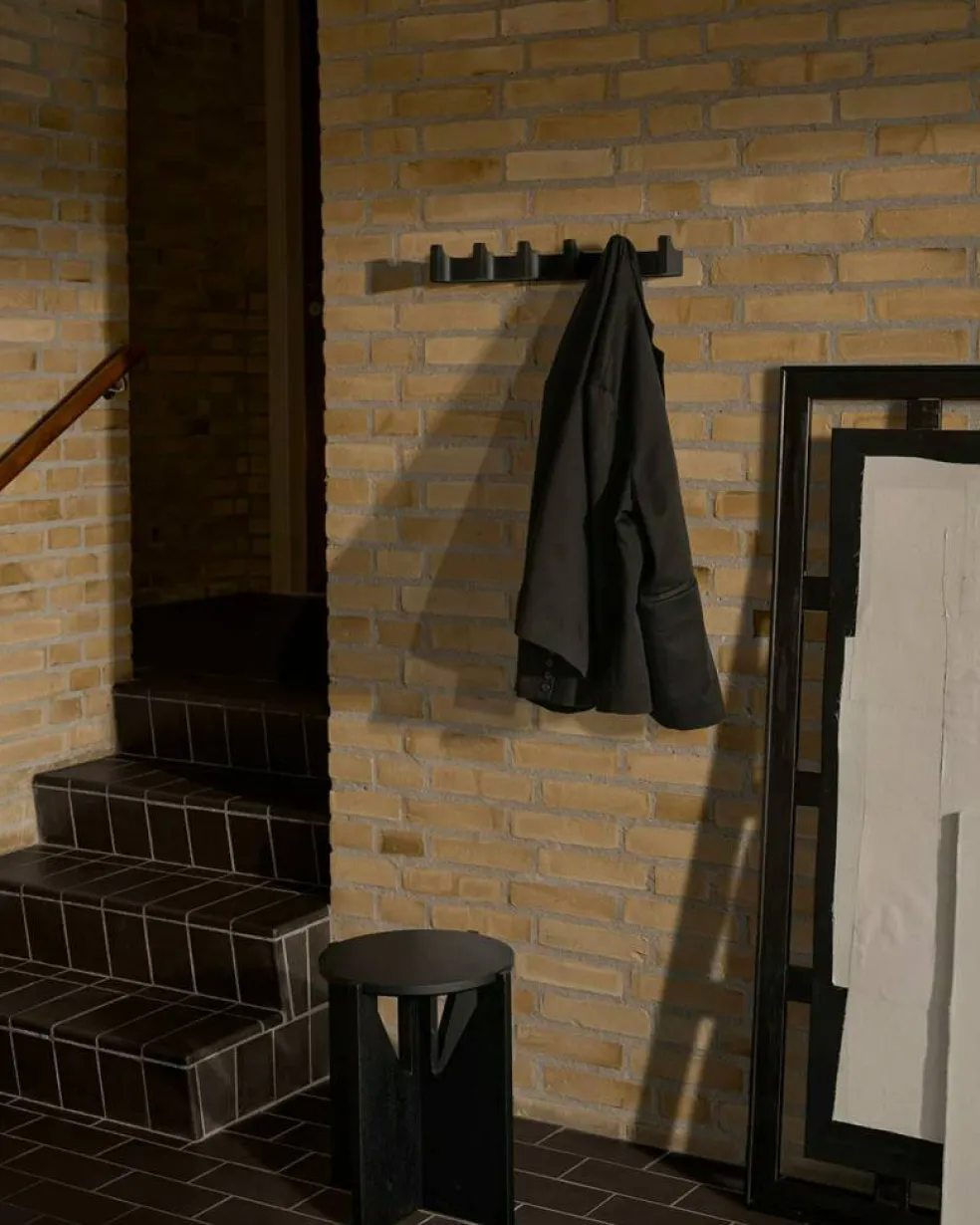 Simple Pall, Svartlackerad Ek