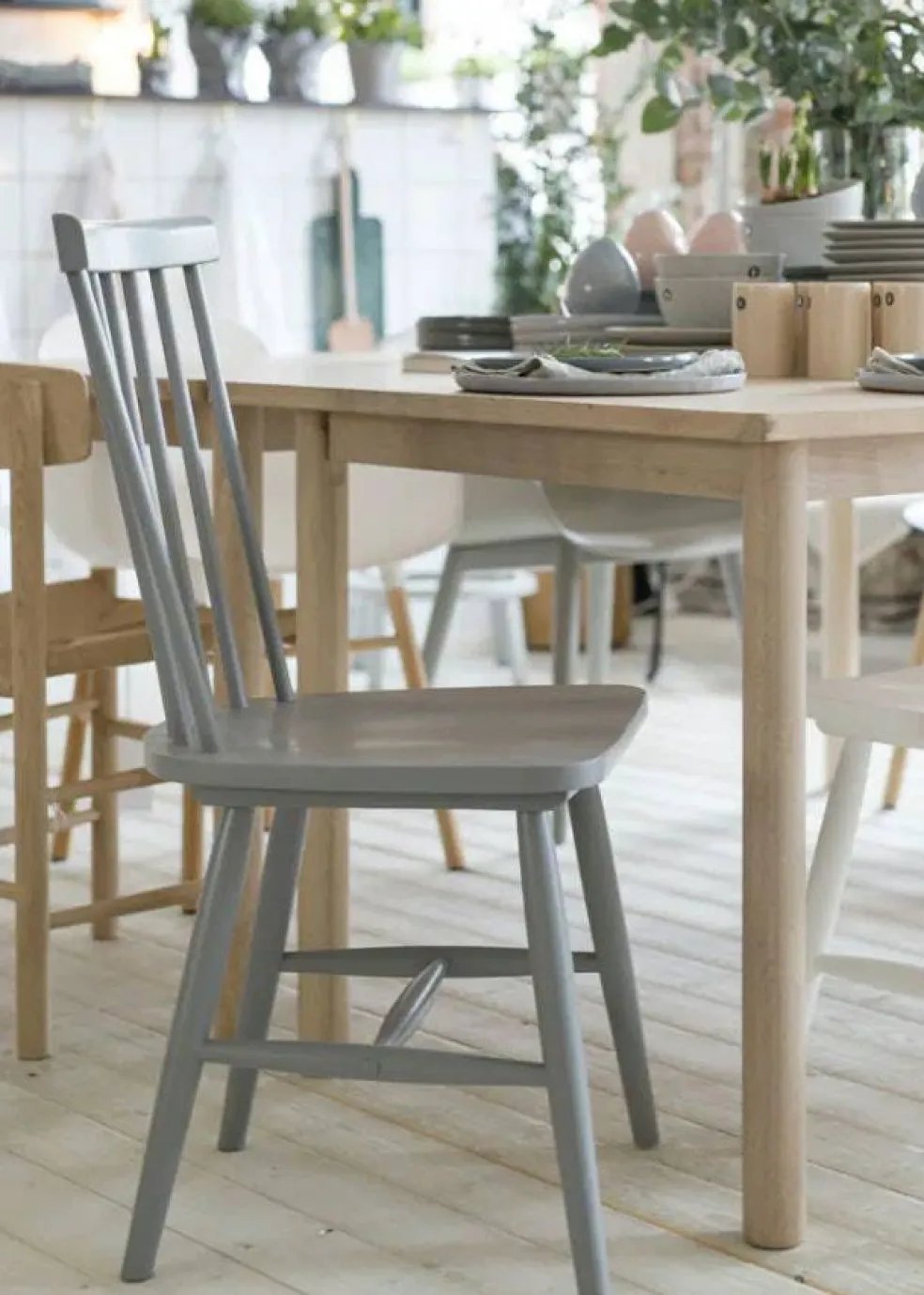 Wood H17 Pinnstol, Grå